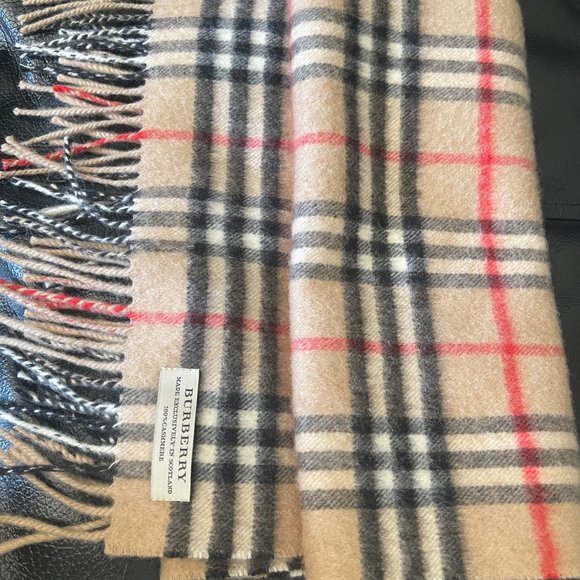 Burberry Traditional Checkered 100% Cashmere Medium Beige Scarf - Picture 9 of 11